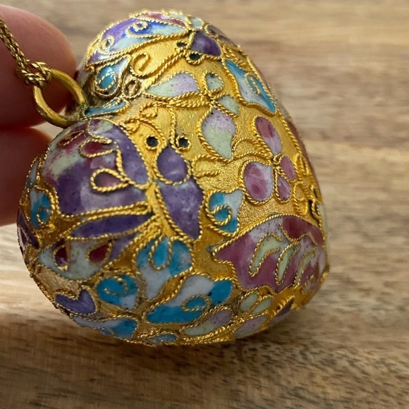 Cloisonné Gold with Butterflies and flowers Heart Shaped Ornament 2.5" - Picture 5 of 8